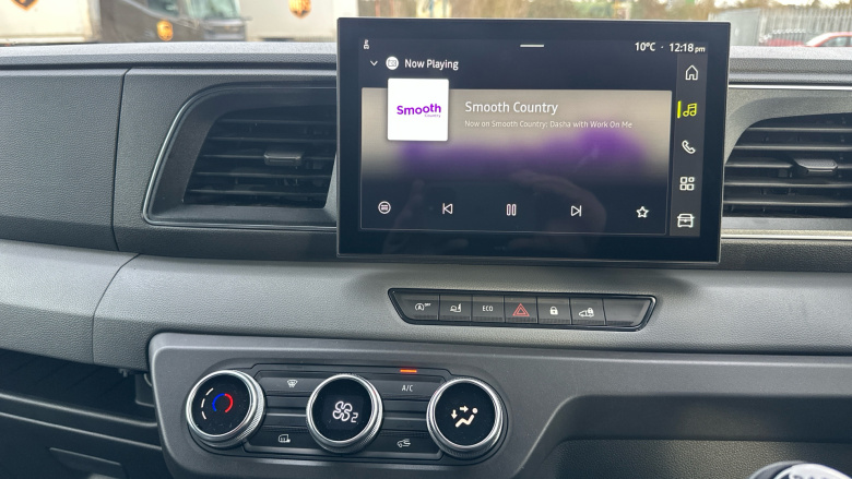 Renault Master Mwb Diesel Fwd MM35 Blue dCi 130 Advance Medium Roof Van